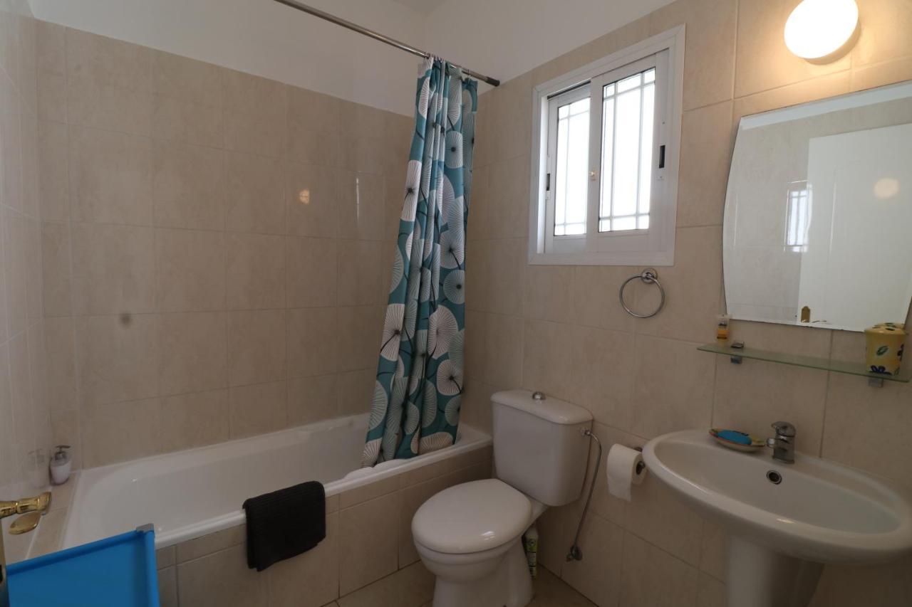 Apartment In Kato Pafos & 10 Min To Venus Beach Exteriör bild