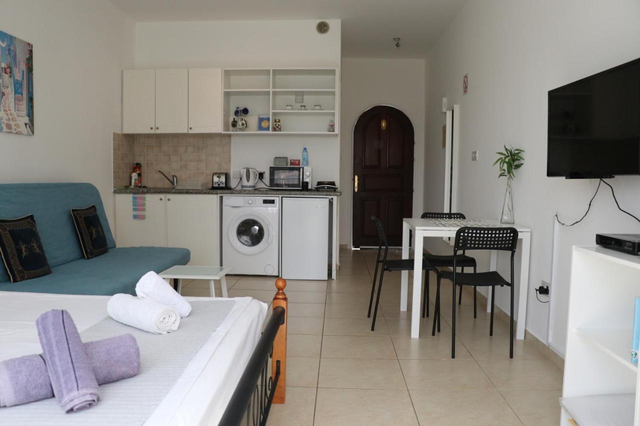 Apartment In Kato Pafos & 10 Min To Venus Beach Exteriör bild
