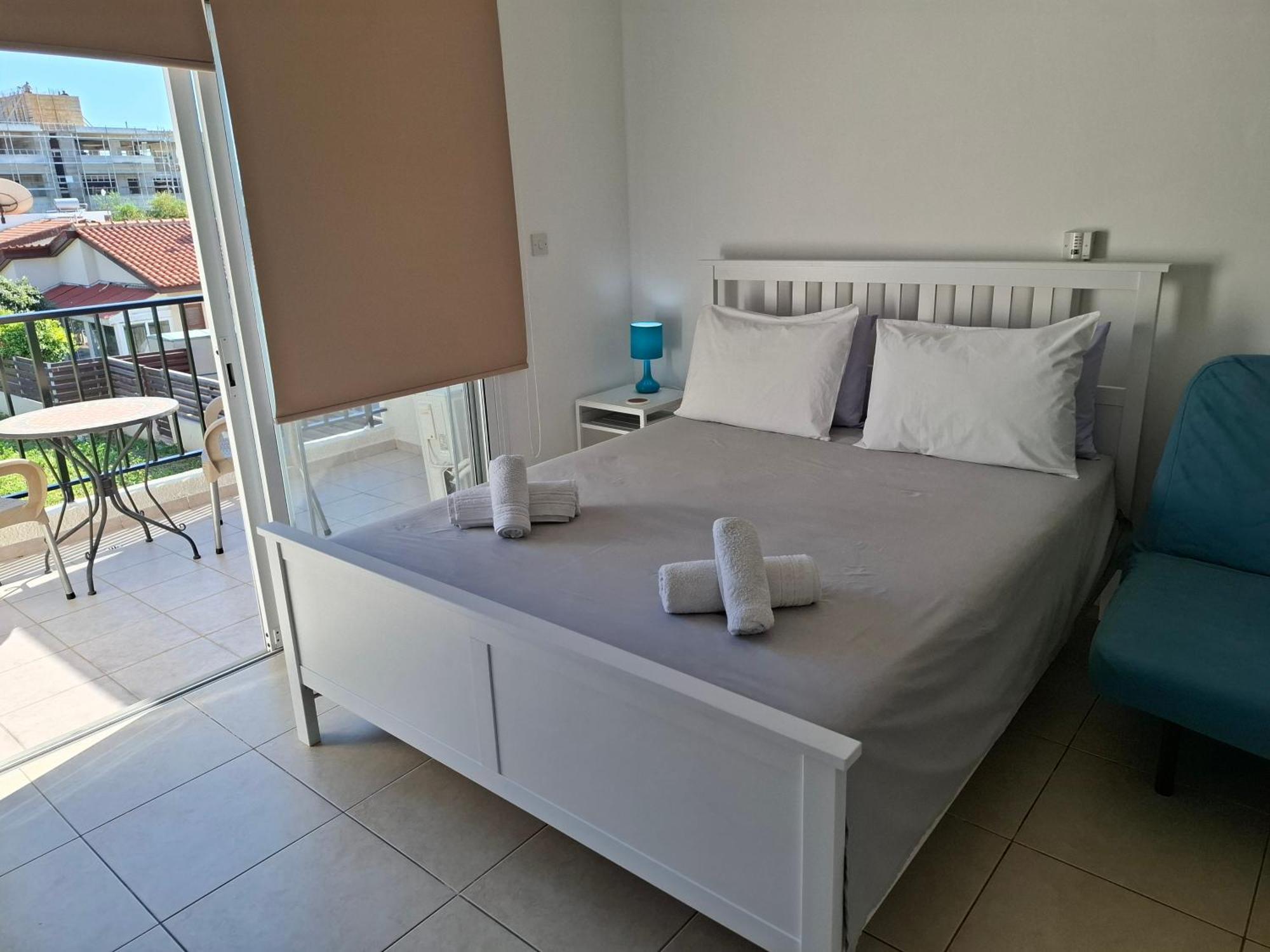Apartment In Kato Pafos & 10 Min To Venus Beach Exteriör bild